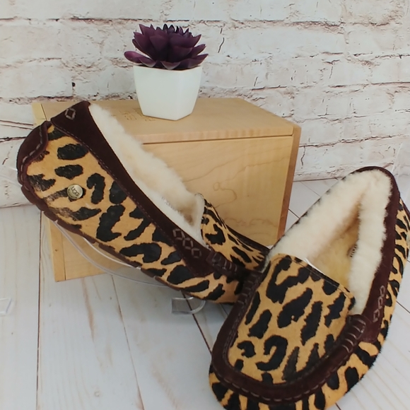 UGG Australia Leopard Calf Hair Sheepskin Moccasin - Picture 6 of 8